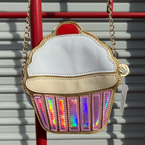 Handbags - Holographic Cupcake Purse with chain strap